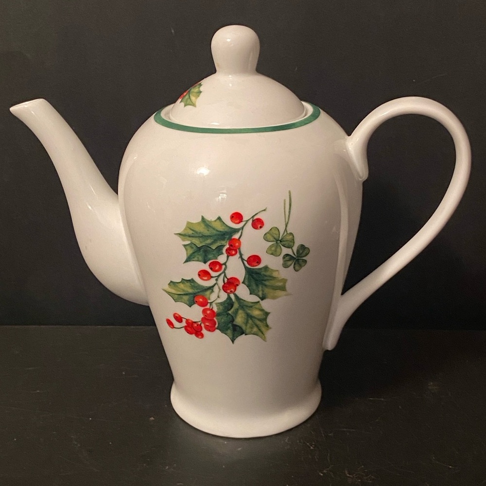 Blarney Porcelain Ireland Christmas Tea Pot - Holly Berry